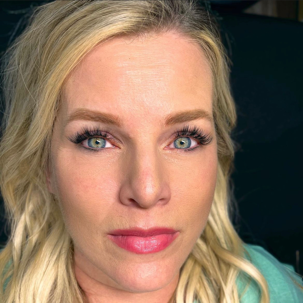Low Key Hybrid Eyelash Extention