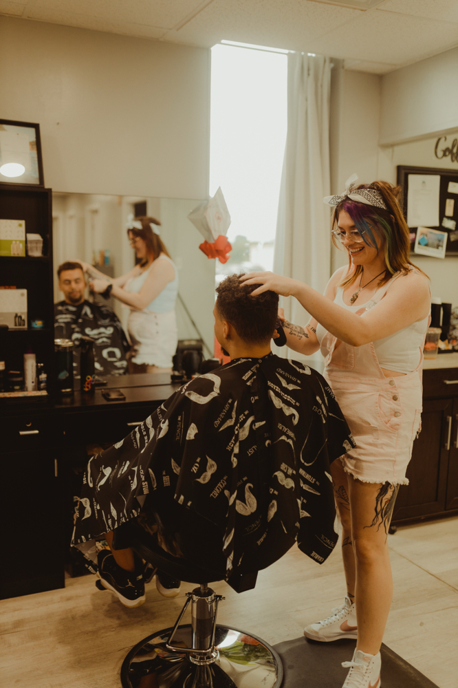 Men’s Traditional Haircut at The Mane Attraction in Alcoa, TN