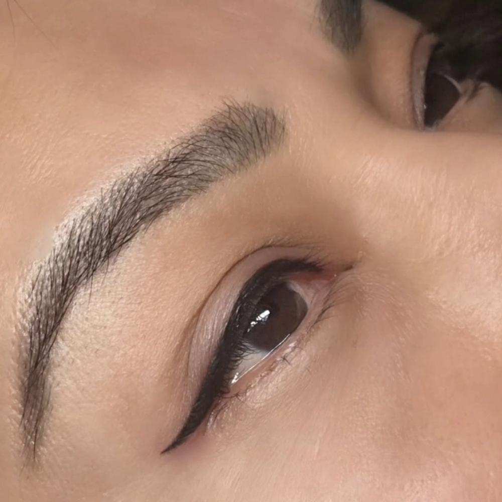 Eyeliner Upper at Cristina  Oliveira