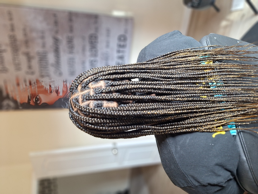 Med-Knotless  Braids
