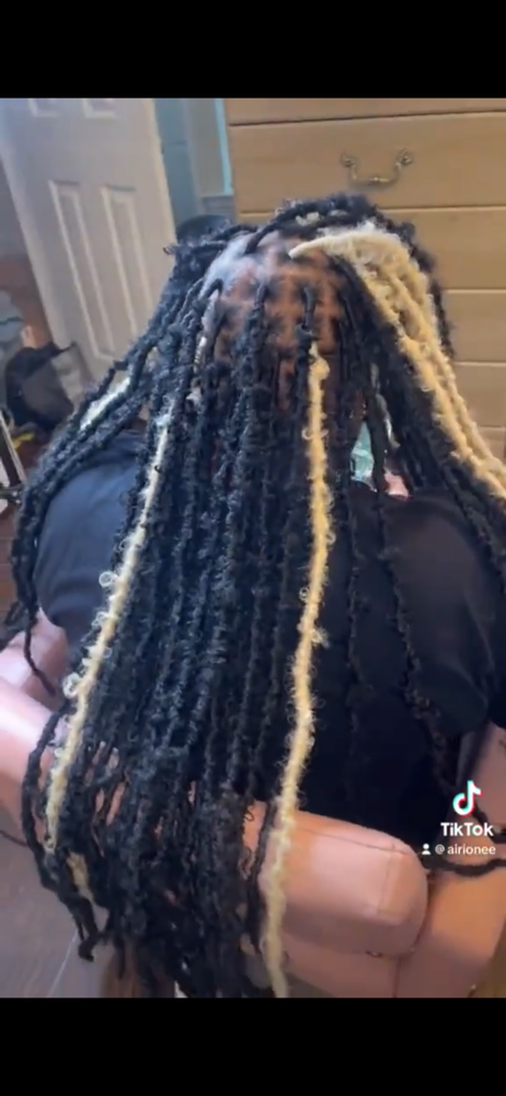 Medium Butterfly Locz