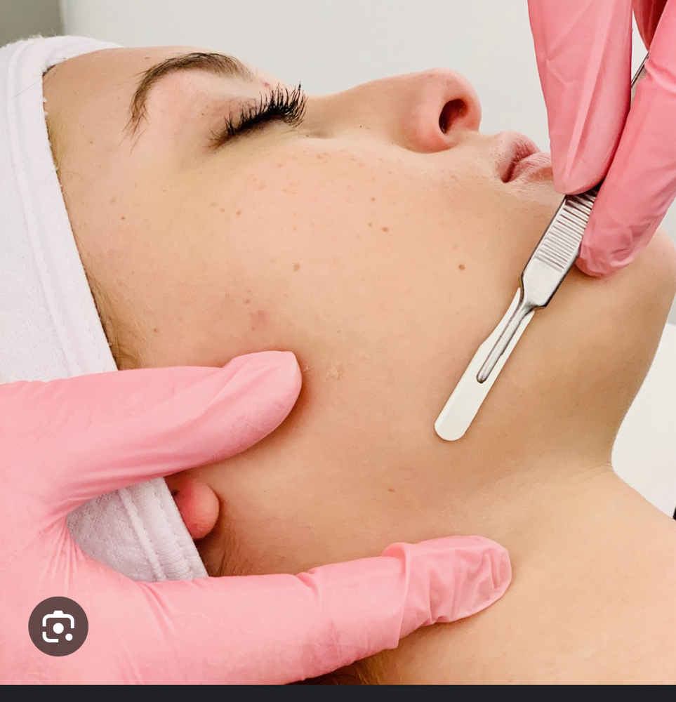 Dermaplane Mini- Facial