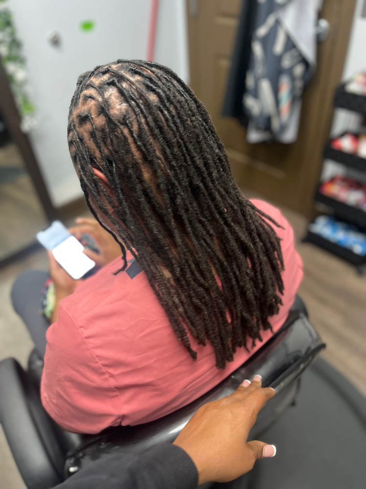 Retwist Mid-back at Nothing but Locs in Oklahoma City, OK