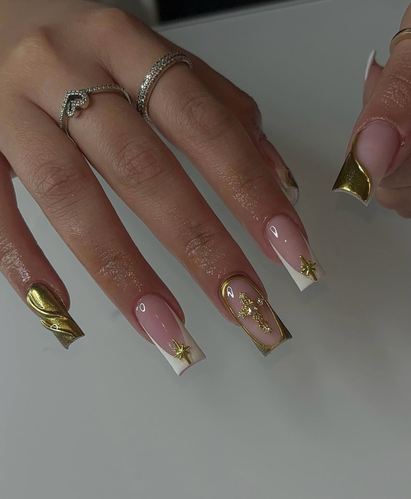 Medium nails with design