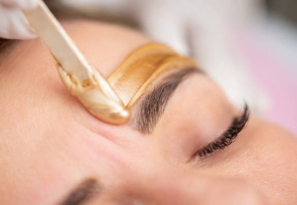 Eyebrow Wax & Clean Up