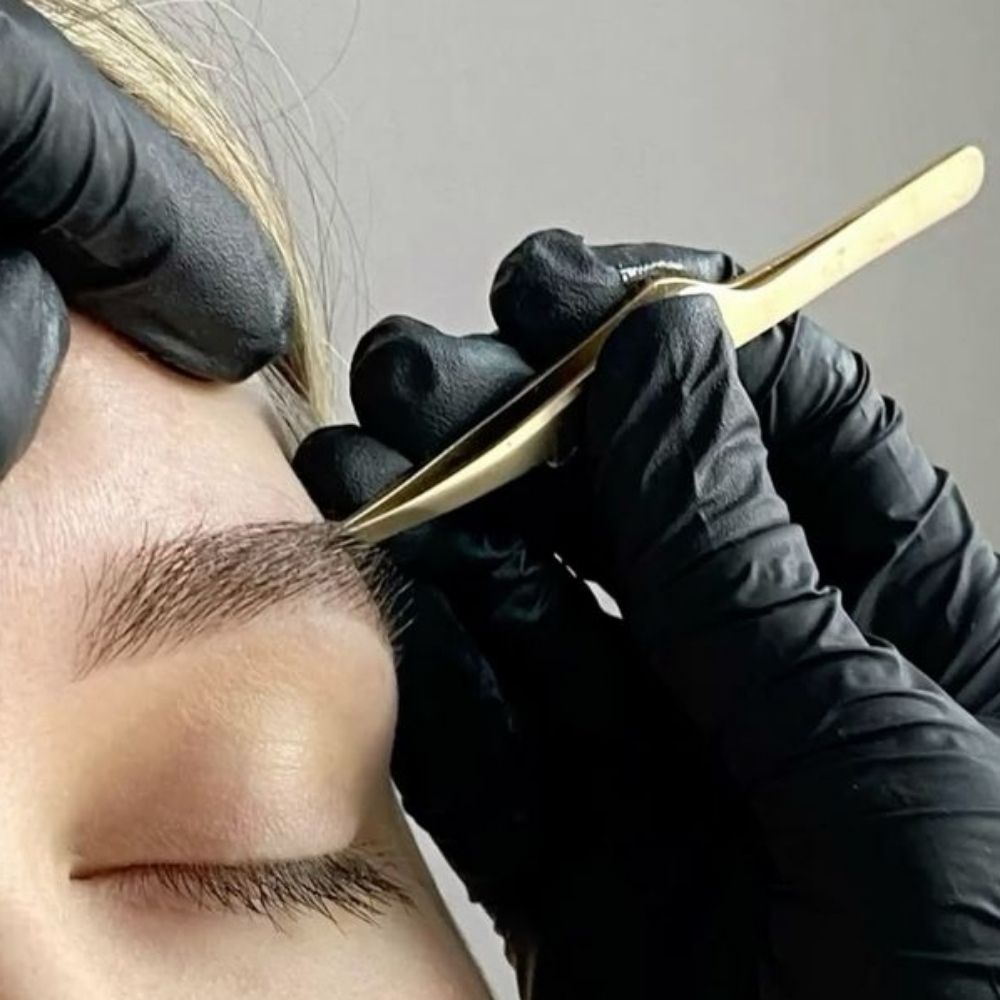 Brow Tweezing