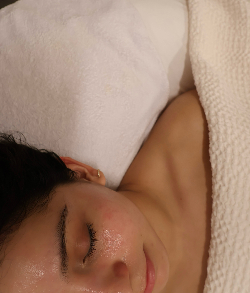 ESSENCE GLOW THERAPY