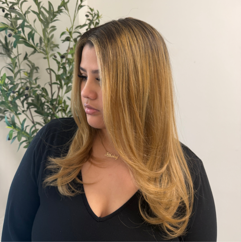 Full Blonding at Sittin pretty styles in Burbank, CA