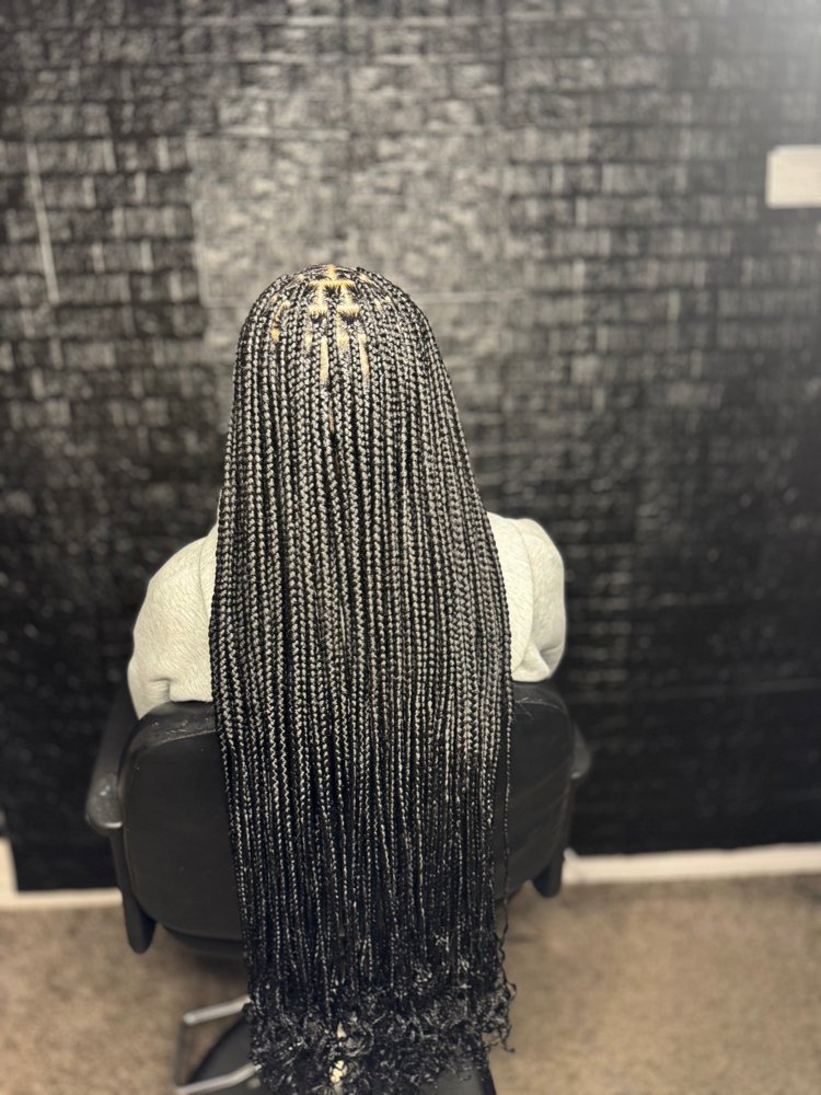 Knotless Braids (S) at StylezByJazmyne in Oklahoma City, OK
