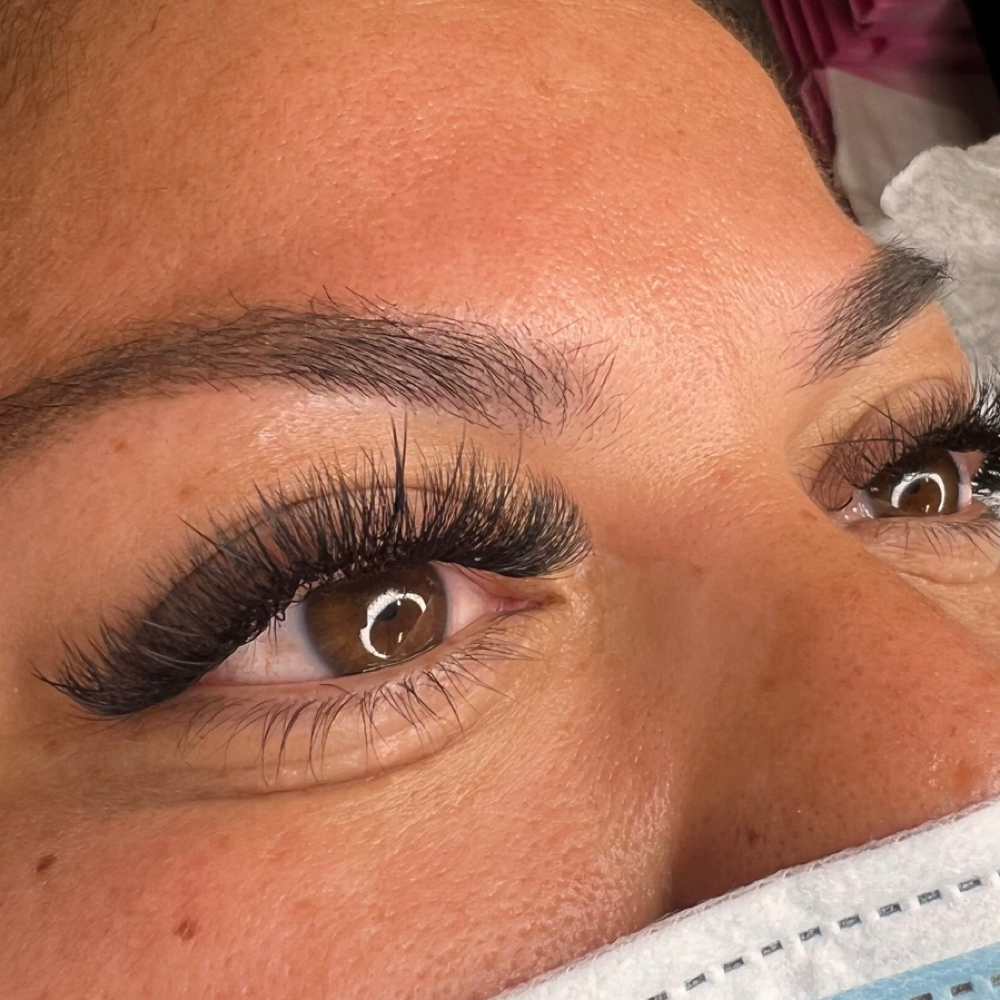 Hybrid Mini Touch Up at The Lux Lash Lounge in National City, CA