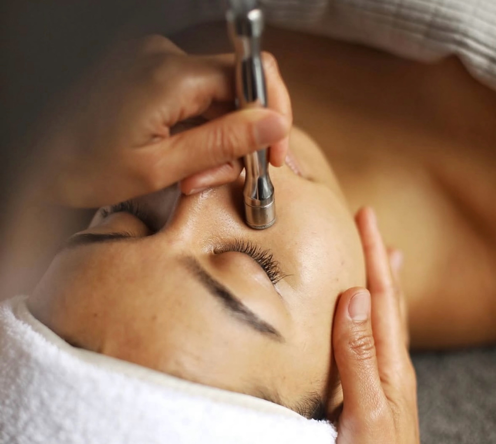 MICRODERMABRASION FACIAL