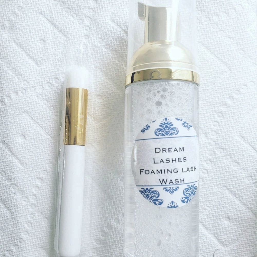 Kit para después del cuidado de las at Dream lashes and brows in Glendale, AZ