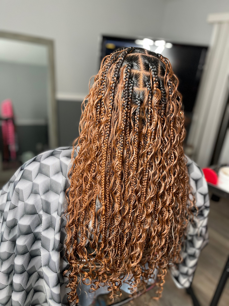 Medium Knotless W/ Curls