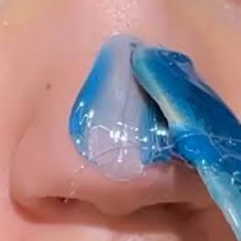 Nose Wax (Outer) at De Colores Beauty Bar in Chicago, IL