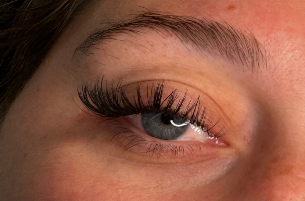 Hybrid Eyelash Extensions