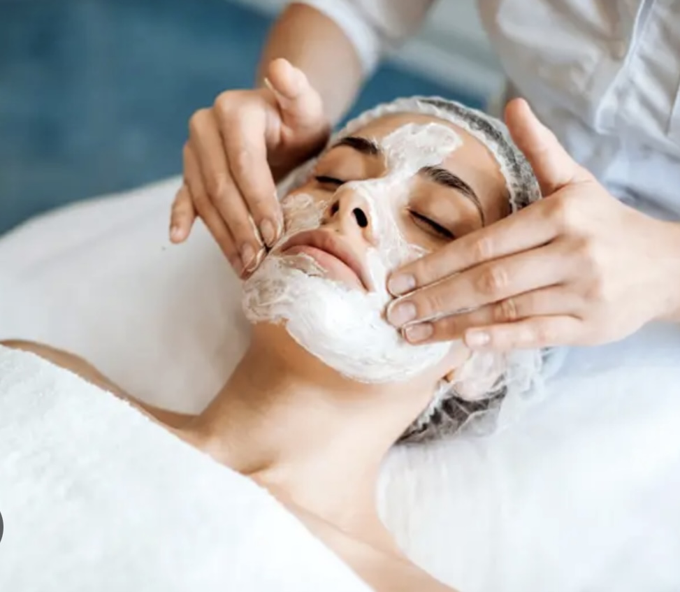 (60) Signature Glo Facial
