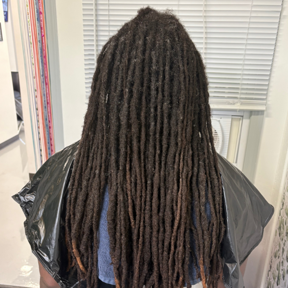 Lower Mid-Back Lngth Loc Retwist