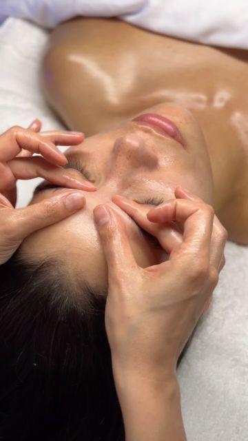 Face lifting massage