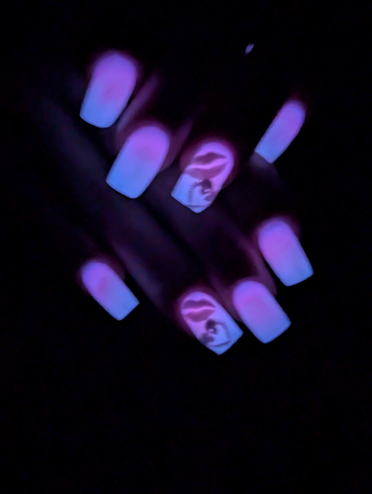 Glow In The Dark Acrylic (Per Hand)