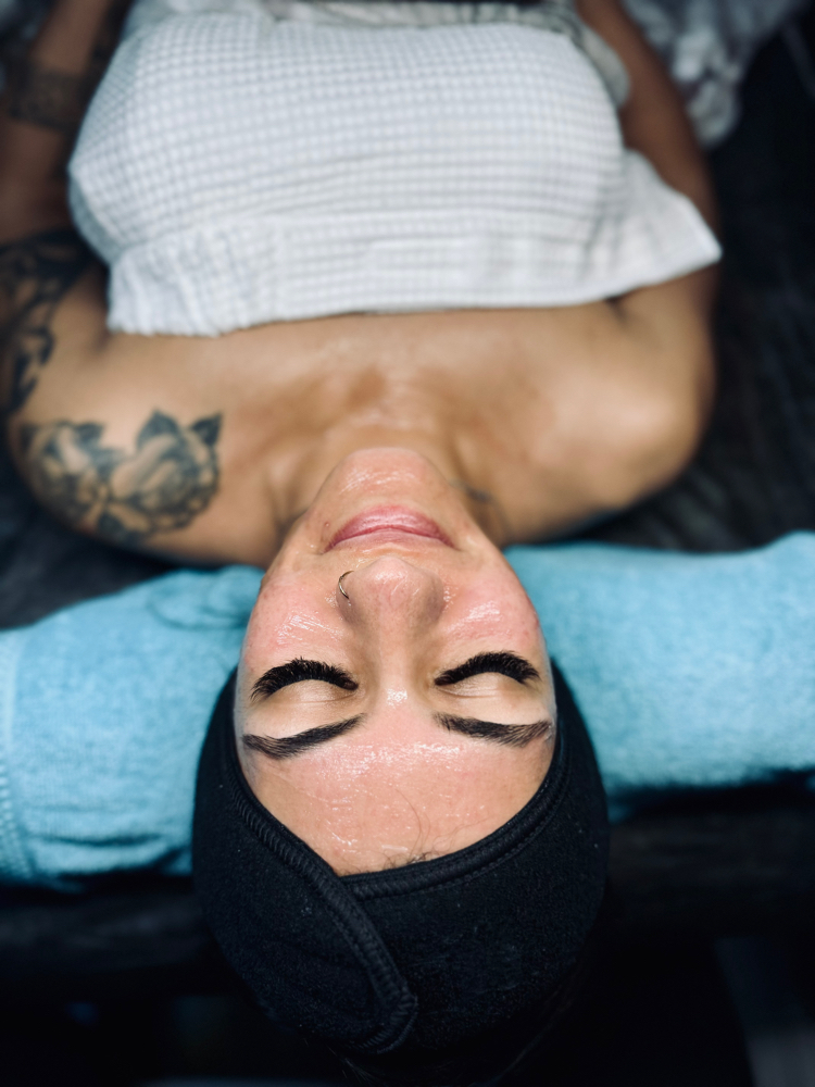 Signature Glo Facial