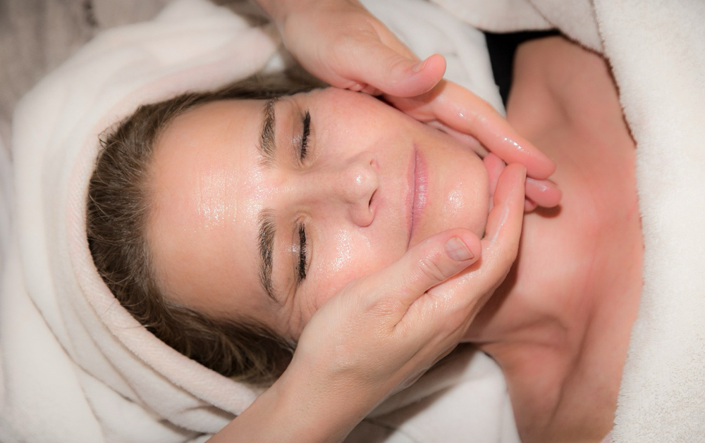 30 Min. Lymphatic Face Massage