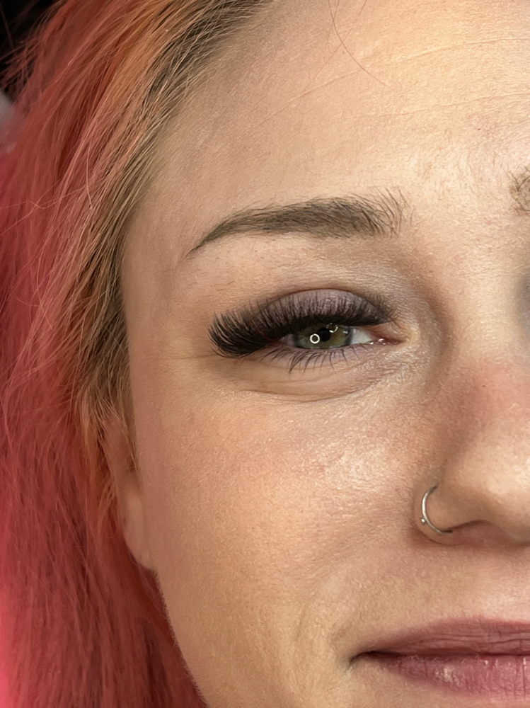 Mega Volume Lashes