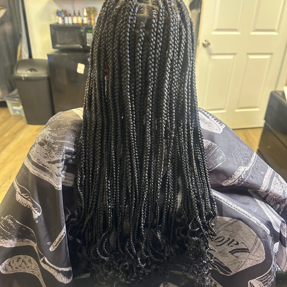 Smedium Knotless at Blessed Hands in Radcliff, KY