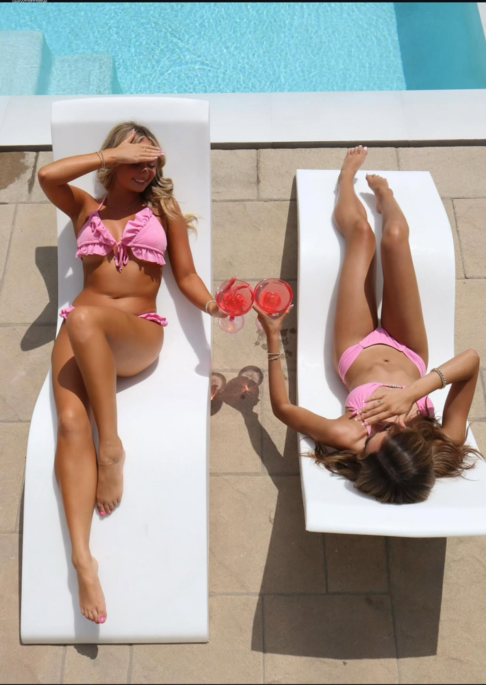 Spray Tan & Chill ( Classic Tan)