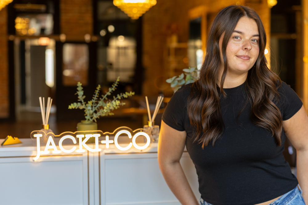 Eyebrow/ Facial Waxing