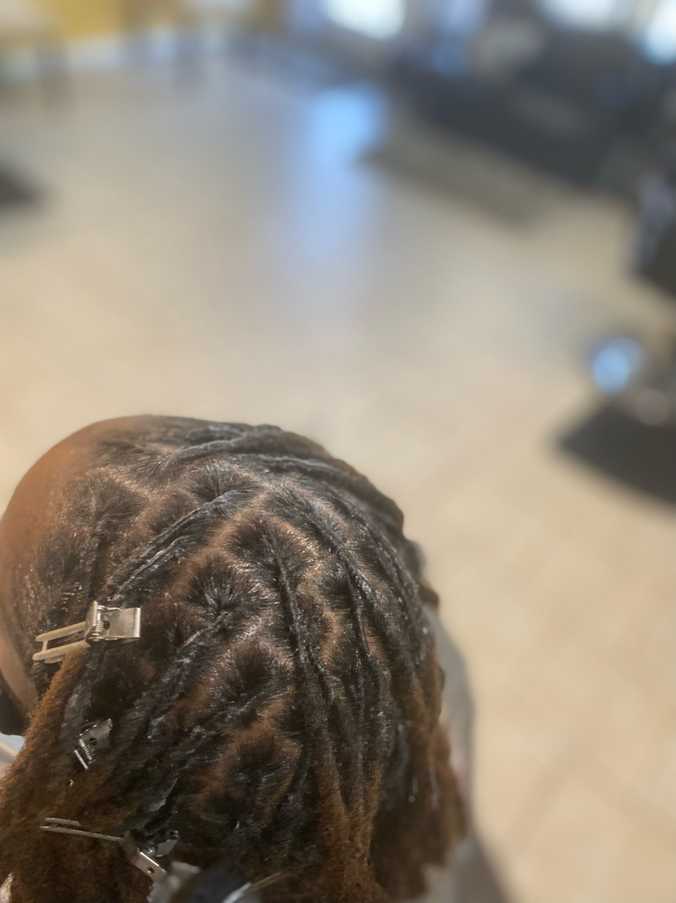 Dread retwist No Styling