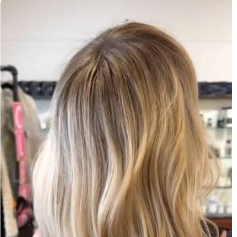 Highlight Retouch at Main Beauty Salon & Spa in Arab, AL