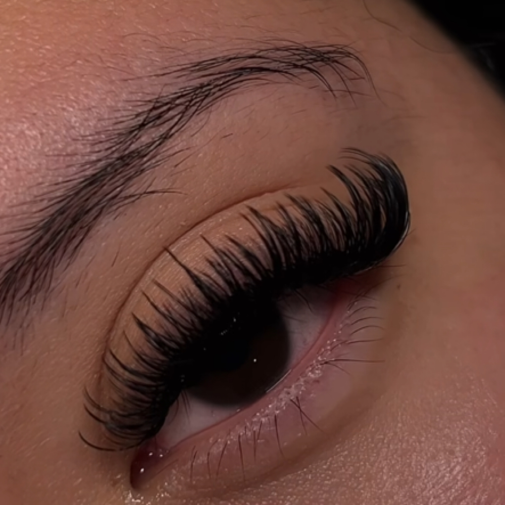 Weekend LASH SET Promo at Doliveira Aesthetics in Cumberland, IN