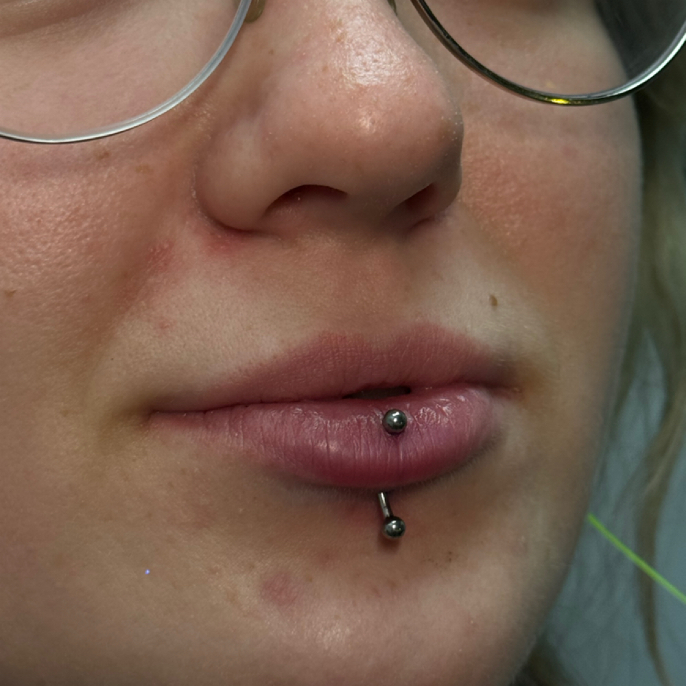 Verticle Labret
