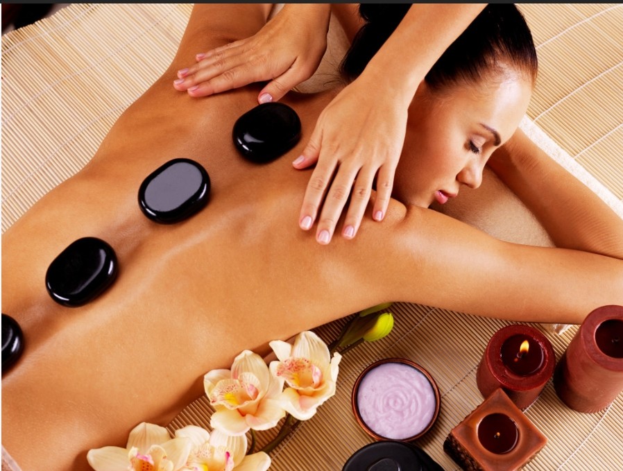 1.5Deep Tissue Massage w/Hot Stones