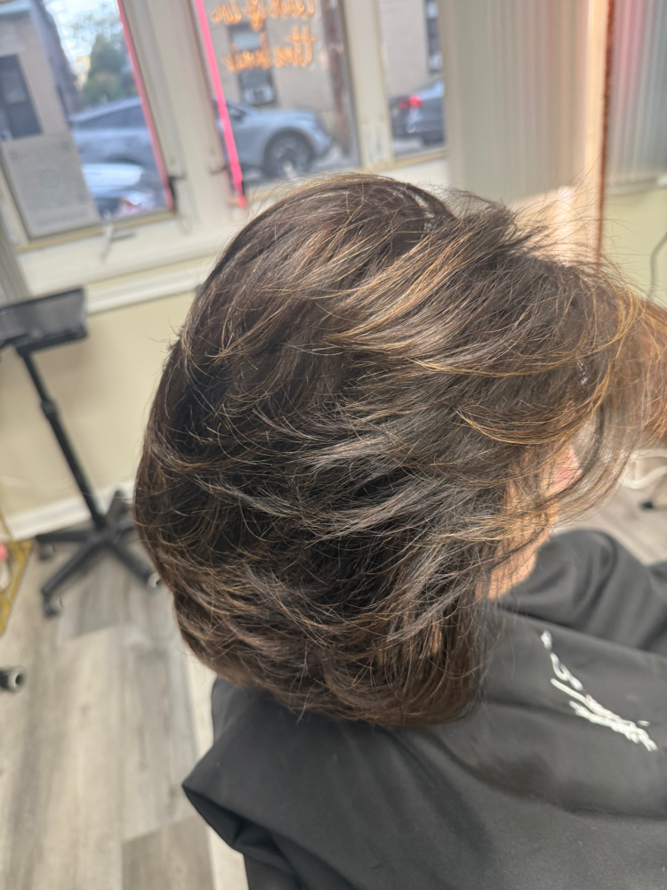 Womens Haircut  (With Blow Out)