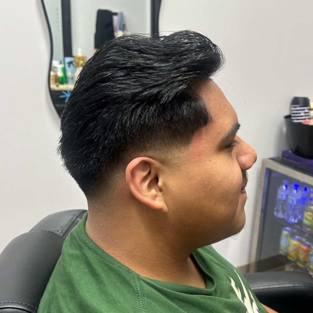 Men's Haircut at D.ROSERVICES in Cudahy, CA