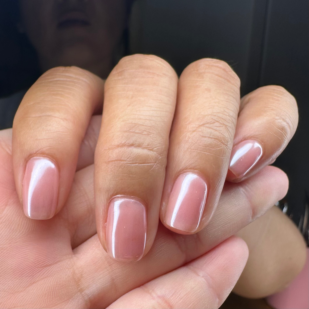 Structured gel manicure