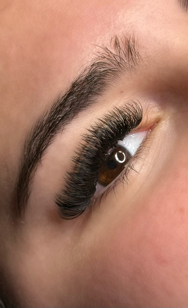 Eyelash Extensions Full Set: VOLUME