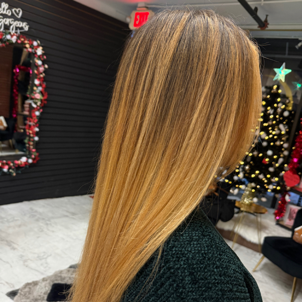 Partial foilyage at Uniquely Yours Beauty Bar in Melrose Park, IL