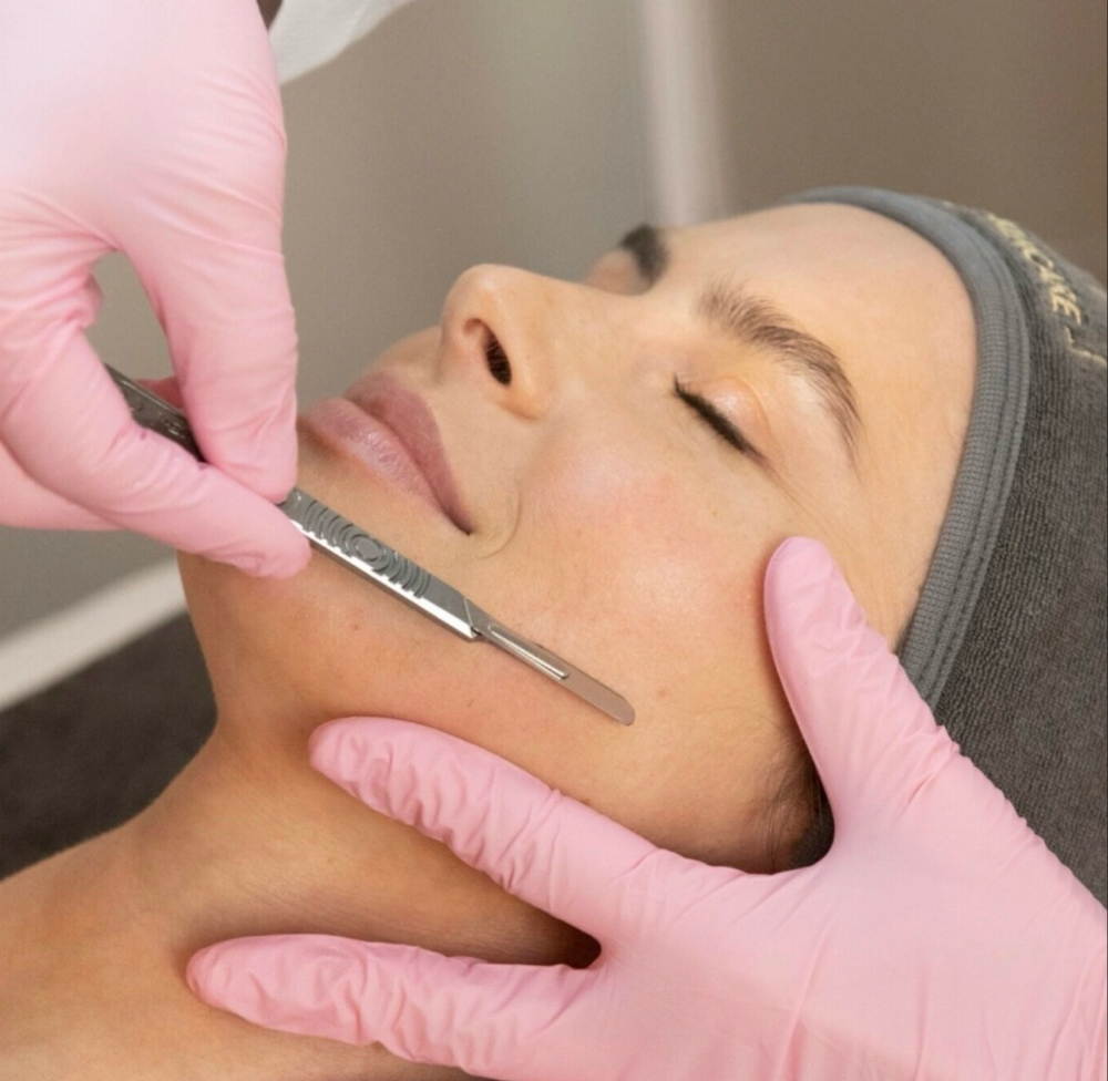 express dermaplane facial!🩷✨