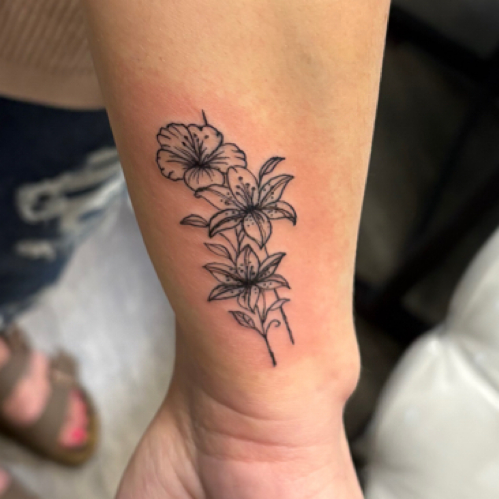Fine Line Medium (2-4inch) at Tiny Elephant Ink in Omaha, NE