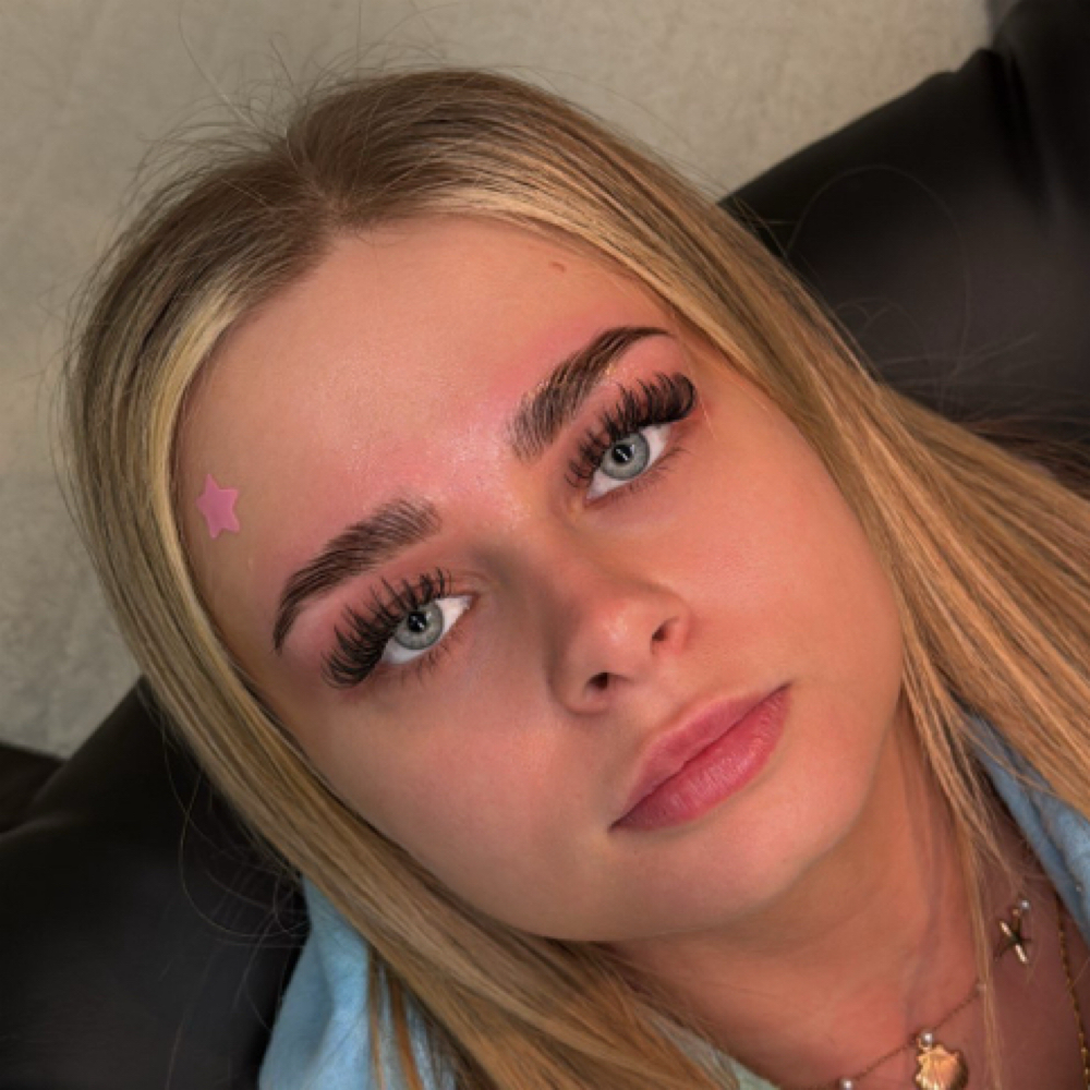 Wet Set / Wispy Full Lash Set at The Lash Lounge in Johnson City, TN