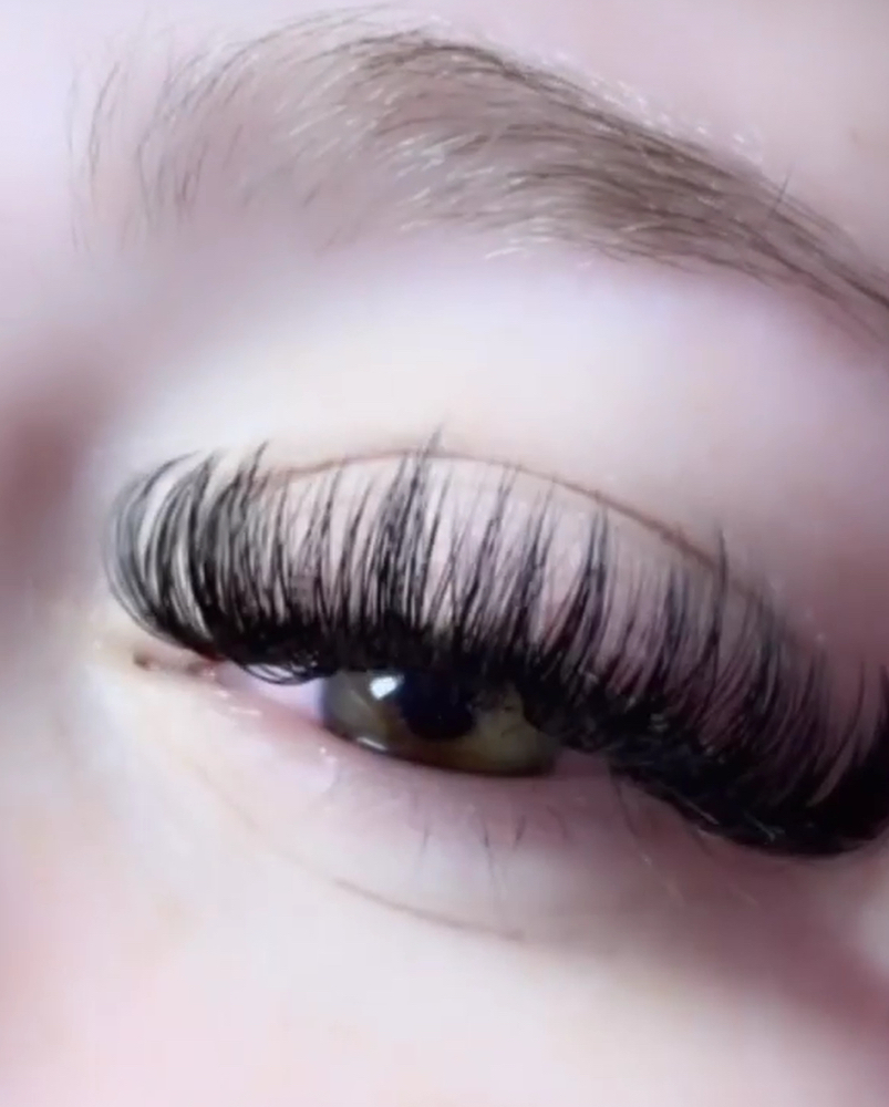 Mega Volume Lash Extensions