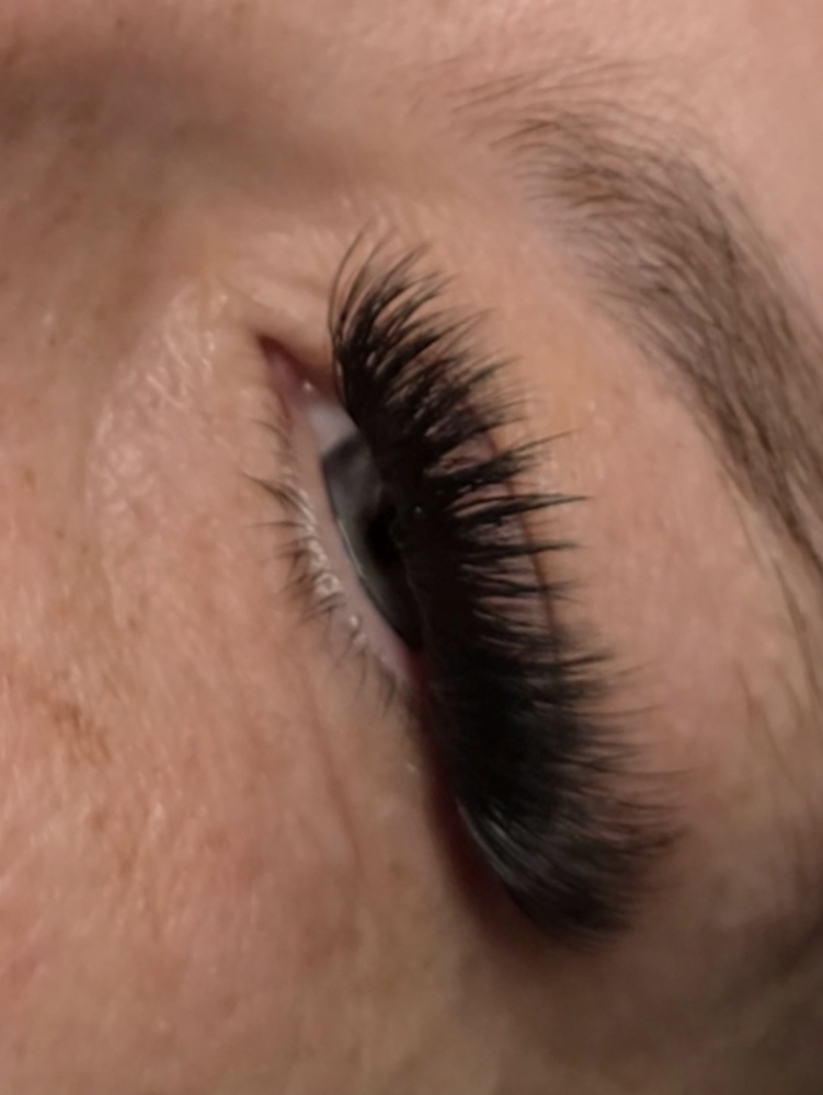 Full Set Mega Volume Lashes