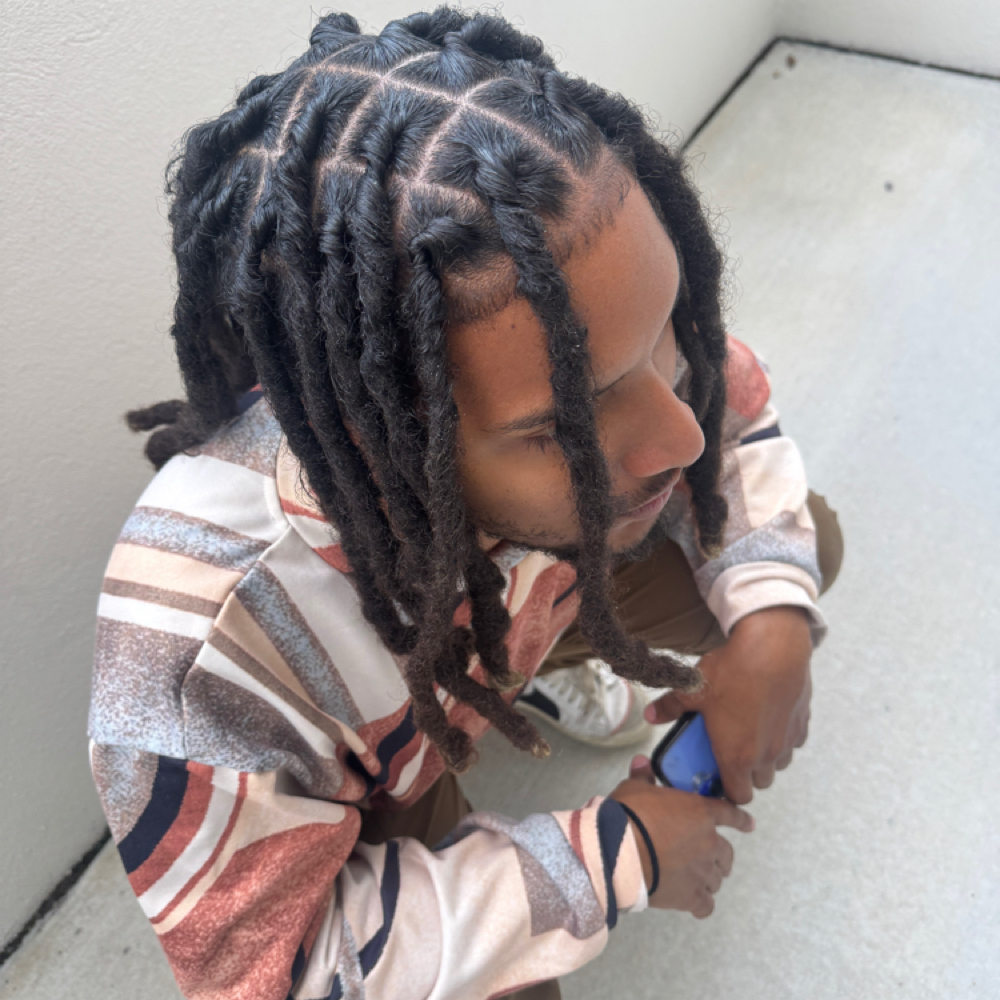 Shampoo + Locs at VIP Beauty Bar in Lakeland, FL