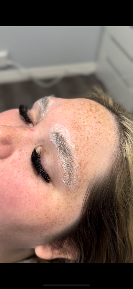 EYEBROW LAMINATION
