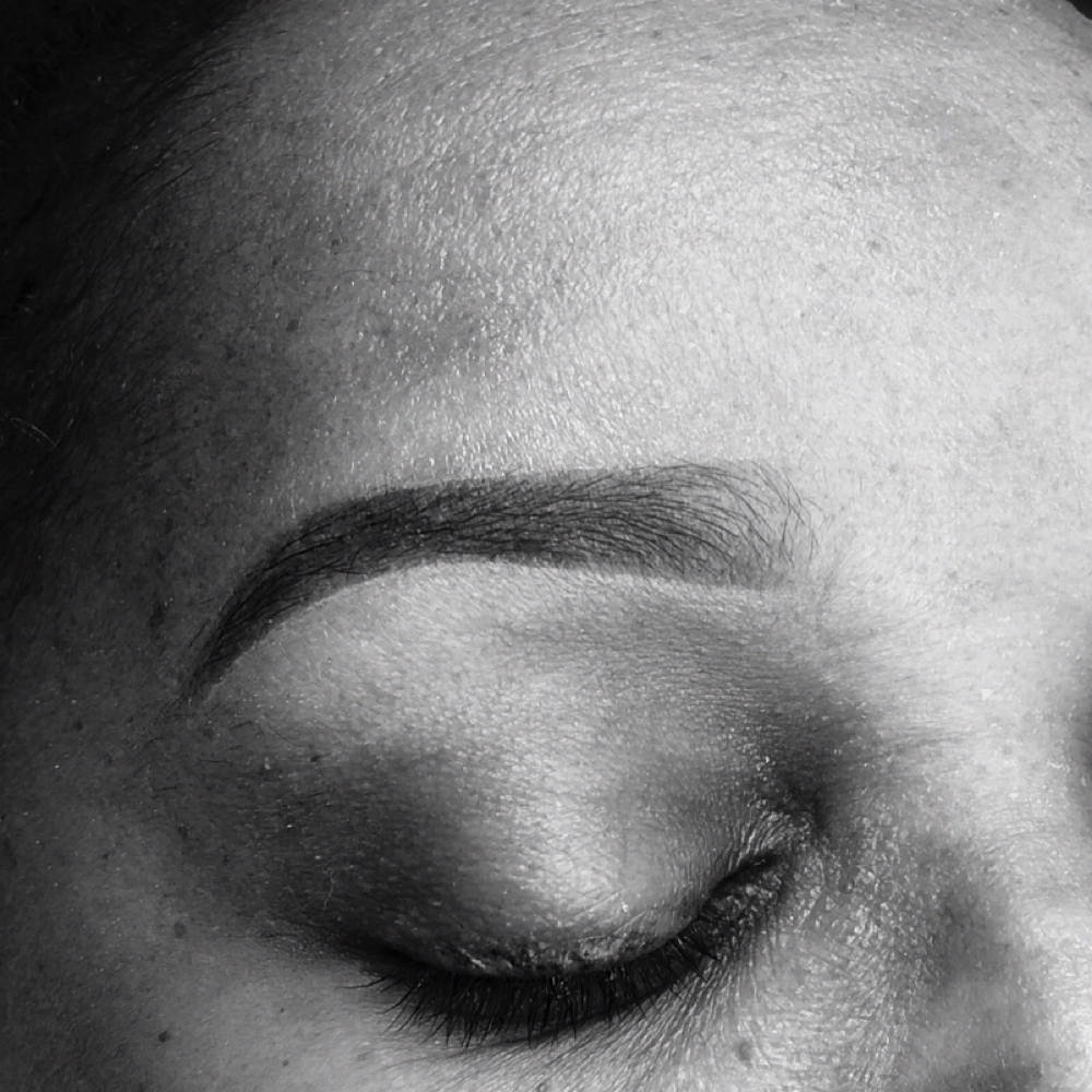 Véro Signature Brow Wax at Véro in Clifton, NJ