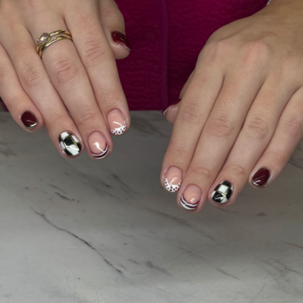 short builder gel set at Hardin’s Hardcore Beauty in decatur, TX