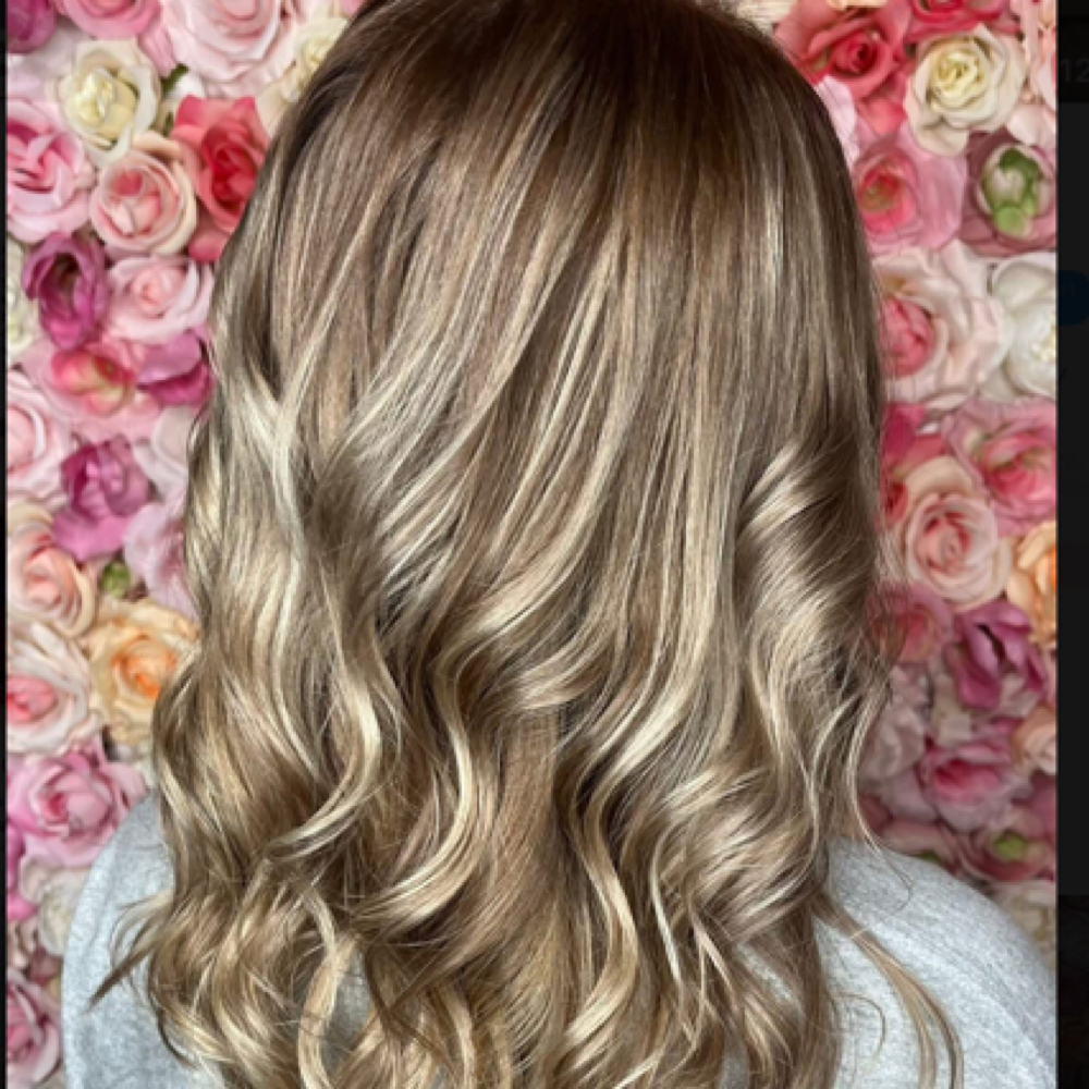 Partial Highlight With Sami at Hairapy Salon in Cincinnati, OH