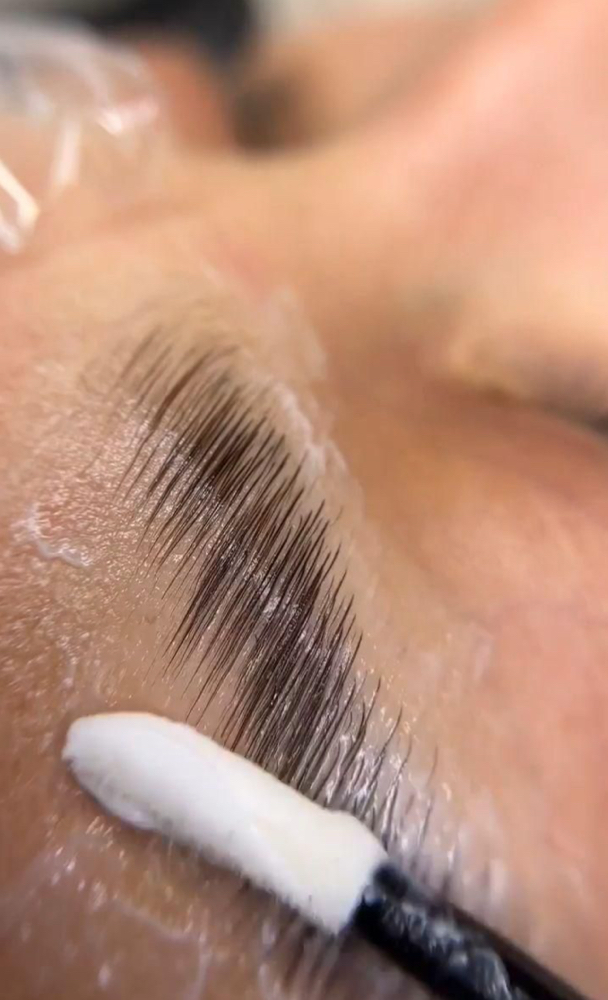 Brow Lamination & Tint